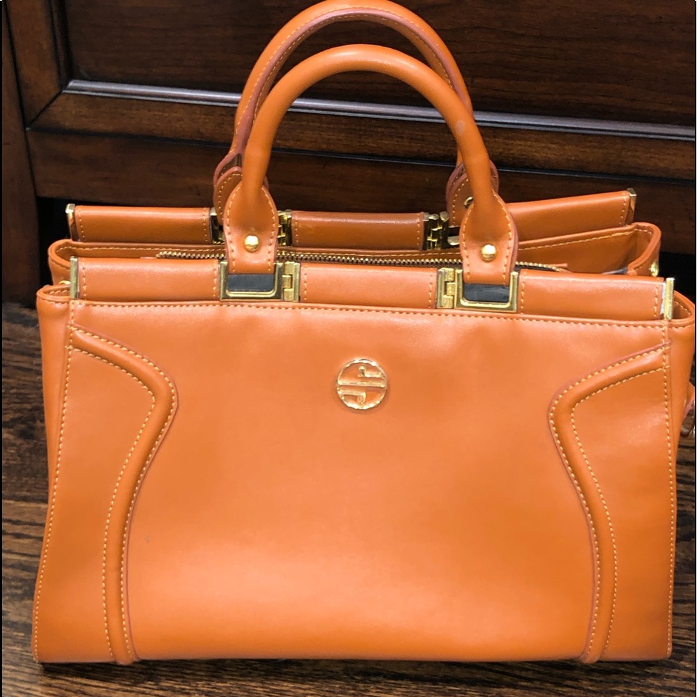 Stunning brown bag!